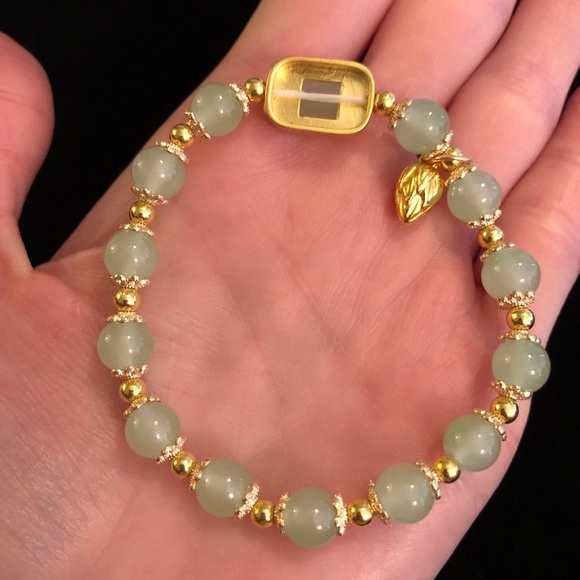 Elegant Gold and Green Beaded Bracelet - Picture 8 of 8